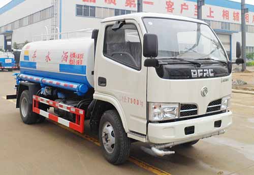 中汽力威牌HLW5070GSS洒水车