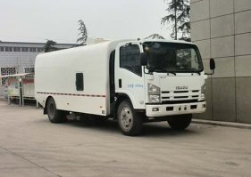 吸尘车