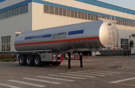 盛润12.1米33.8吨3轴润滑油罐式运输半挂车(SKW9400GRHL)