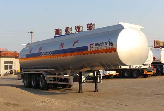 通亚达11.9米34吨3轴润滑油罐式运输半挂车(CTY9402GRHL44)
