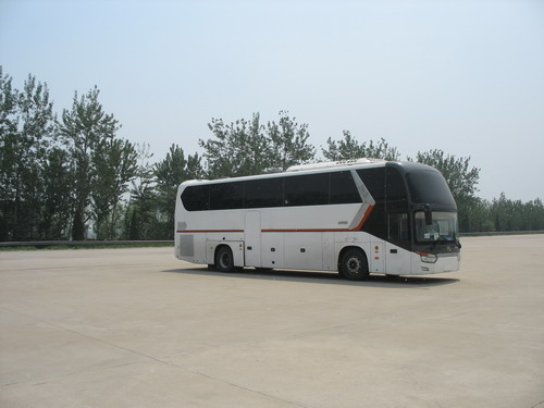 金龙12米24-59座客车(XMQ6129EY4D)