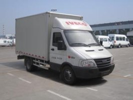 依维柯厢式运输车
