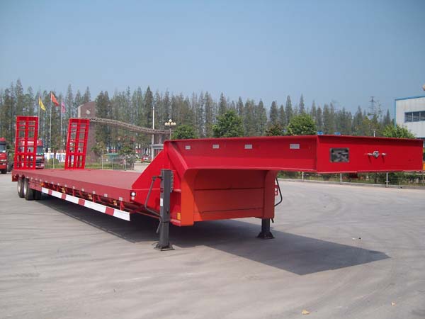 国世华邦16米30吨4轴低平板半挂车(XHB9402TDP)