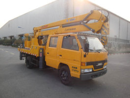 高空作业车