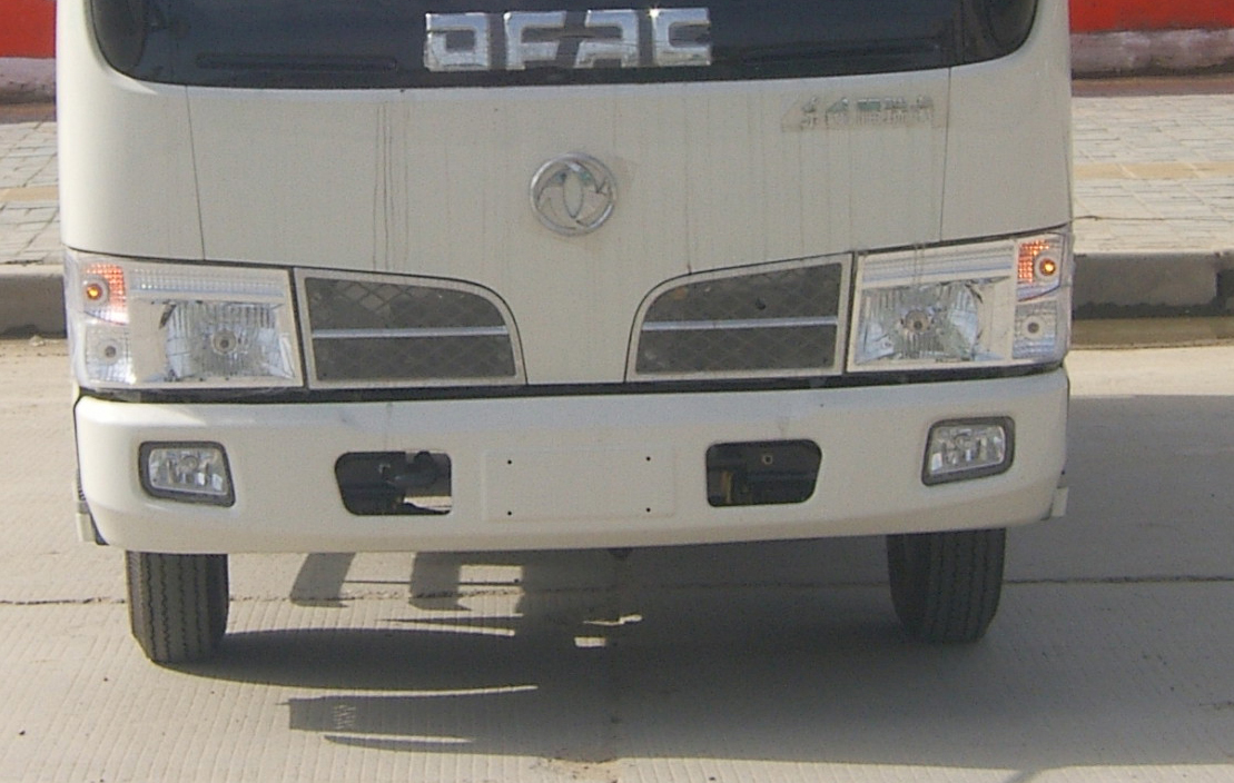 东风牌DFA5040XXY30D2AC厢式运输车公告图片