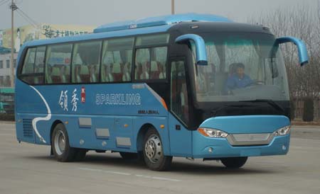 中通8.8米24-37座客车(LCK6880HD)