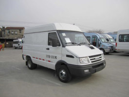 依维柯牌NJ5044XXYQZA厢式运输车