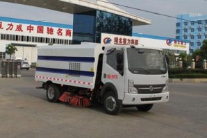 扫路车
