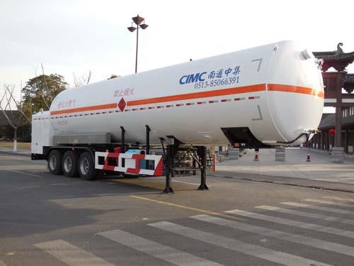 中集13米17.8吨3轴低温液体运输半挂车(NTV9380GDYJ)