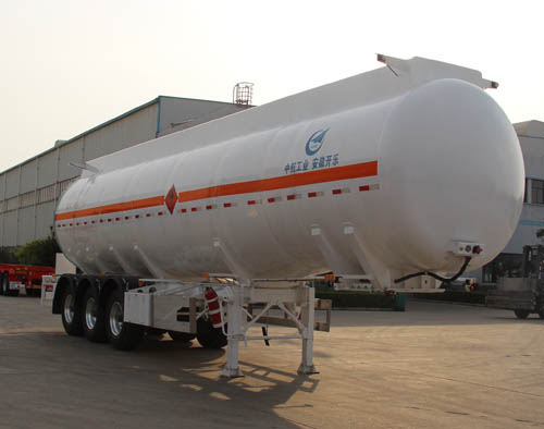 开乐11.7米31.5吨3轴易燃液体罐式运输半挂车(AKL9400GRYD)