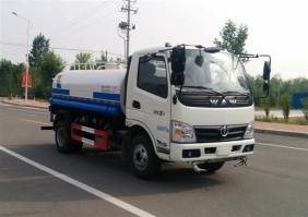 绿化喷洒车