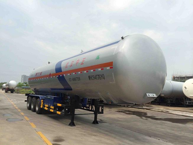 四六13米28.2吨3轴液化气体运输半挂车(WHC9407GYQ)