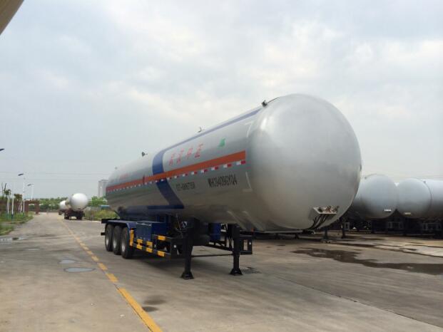 四六13米25吨3轴液化气体运输半挂车(WHC9409GYQ4)
