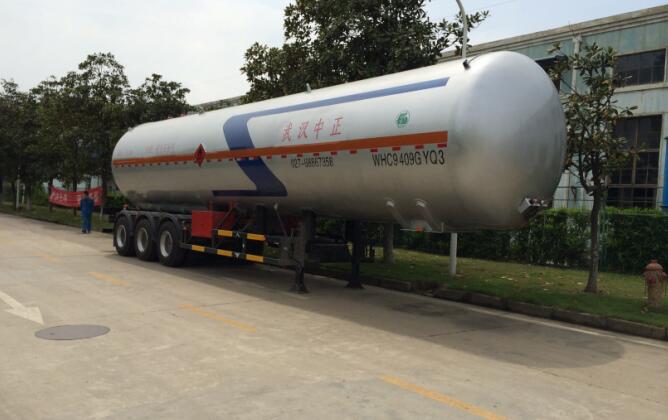 四六12.6米24.2吨3轴液化气体运输半挂车(WHC9409GYQ3)