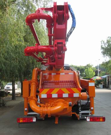 科尼乐牌KNL5201THB混凝土泵车公告图片