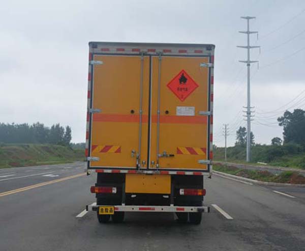 多士星牌JHW5160XRQAC易燃气体厢式运输车公告图片