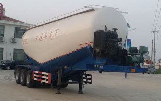 下灰半挂车