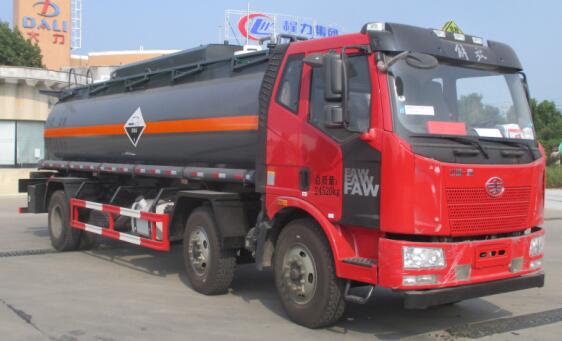 大力牌DLQ5252GFWC5腐蚀性物品罐式运输车公告图片