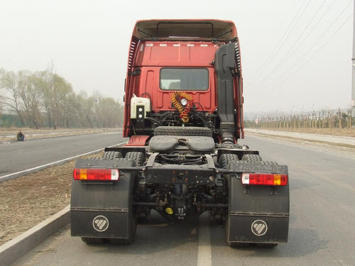 BJ4253SNFKB-XG 欧曼430马力后双桥,后八轮柴油半挂牵引汽车图片