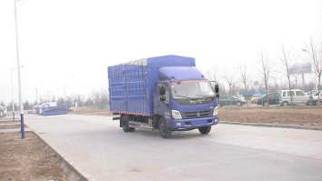 仓栅式运输车
