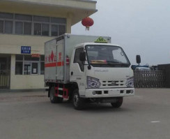 爆破器材运输车