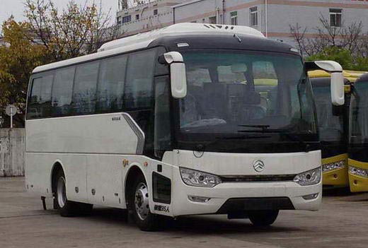 金旅8.2米24-33座客车(XML6827J15Z)