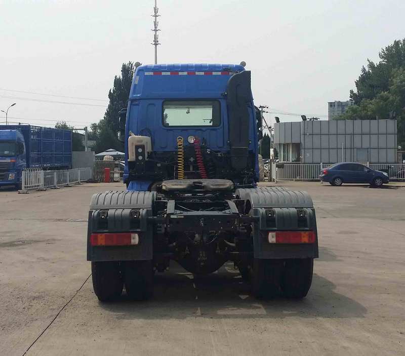 BJ4253SMFKB-AA 欧曼430马力后双桥,后八轮柴油半挂牵引汽车图片