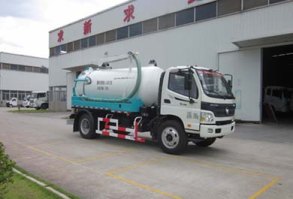 吸污车