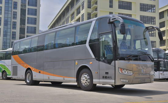 金旅10.5米24-48座客车(XML6102J15T)