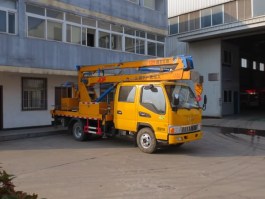 高空作业车