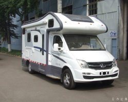 旅居车