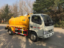 吸污车