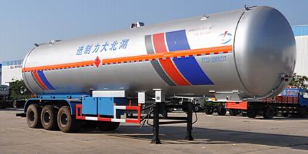 大力13米24.8吨3轴液化气体运输半挂车(DLQ9402GYQX)