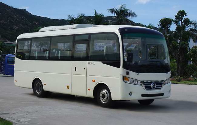 金旅7.5米24-30座客车(XML6752J15N)