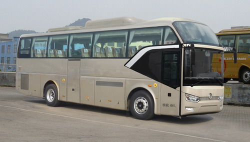 金旅10.5米24-47座客车(XML6102J35NY)