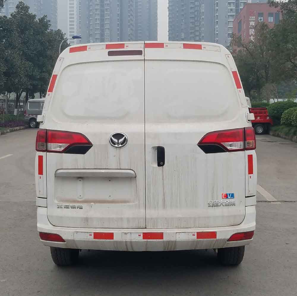 北京牌BJ5031XXYDMN5XBEV纯电动厢式运输车公告图片