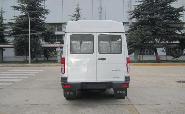 依維柯牌NJ5045XYBFA運兵車公告圖片