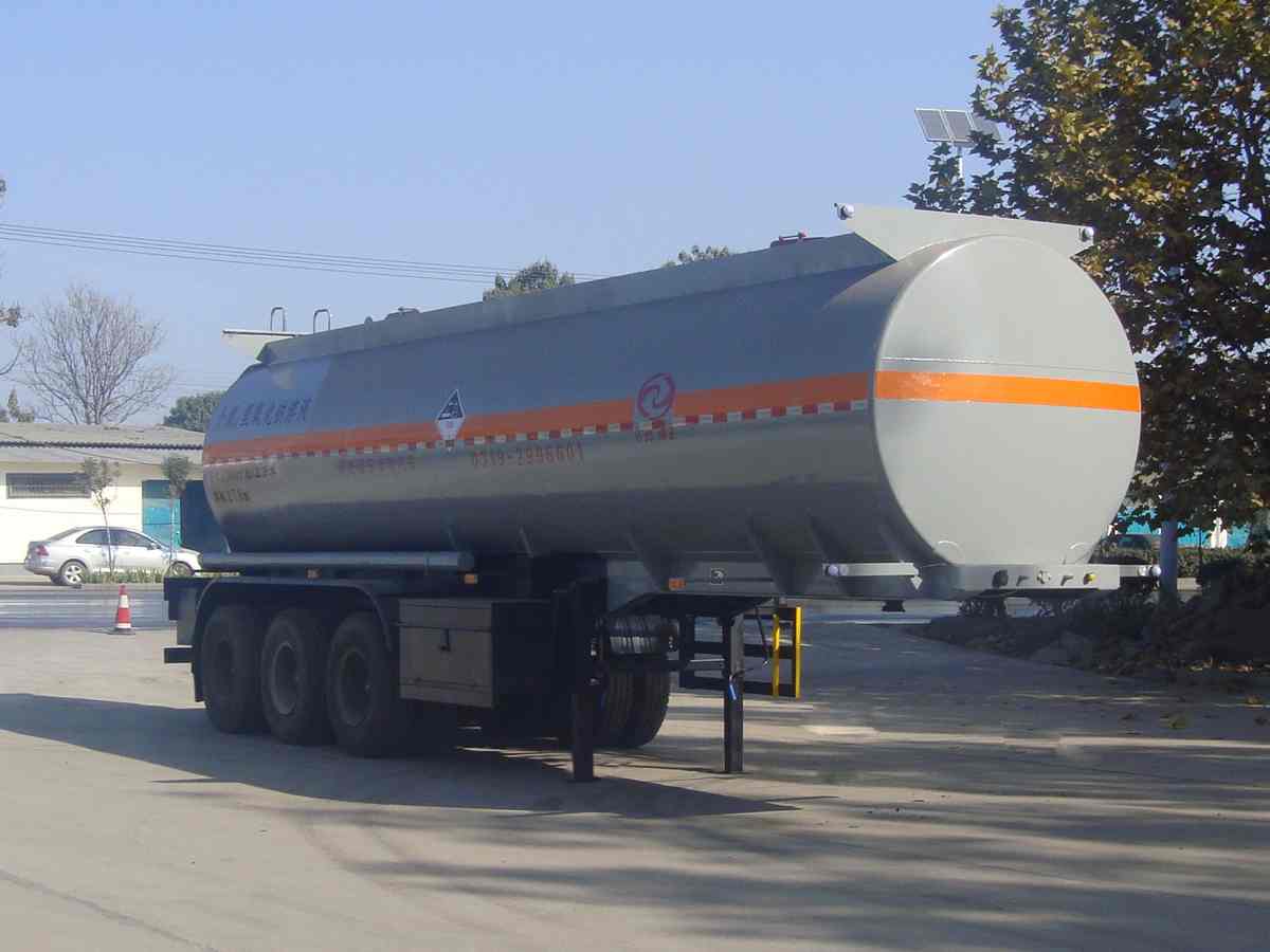 福玺牌10.5米32吨3轴腐蚀性物品罐式运输半挂车(XCF9401GFW)