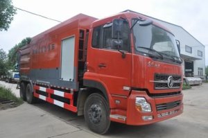污泥处理车