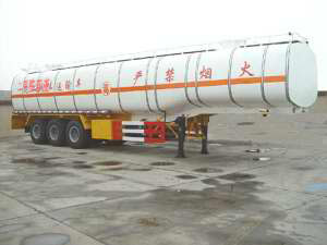 江淮扬天牌13米28吨3轴保温化工液体运输半挂车(CXQ9400GHYBW)