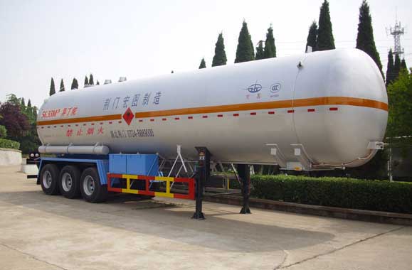 宏图牌12.9米27.6吨3轴液化气体运输半挂车(HT9408GYQ5D)