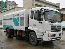 扫路车