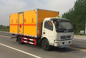 爆破器材运输车