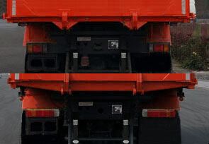 CQ3256HTG444TB 红岩牌390马力后双桥,后八轮LNG6.6米国五自卸汽车图片