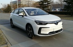 北京牌BJ7000C5D1-BEV型纯电动轿车