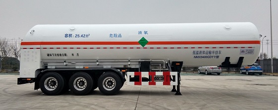 明欣牌11.2米26.8吨3轴低温液体运输半挂车(NMX9400GDYY)