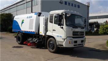 扫路车