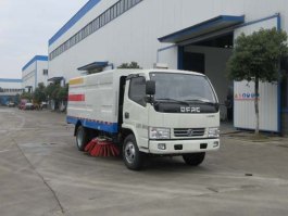扫路车