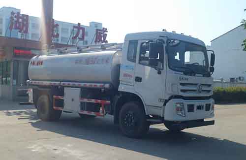 中汽力威牌HLW5182TGY5EQ供液车