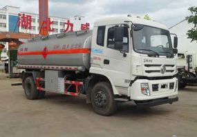 运油车
